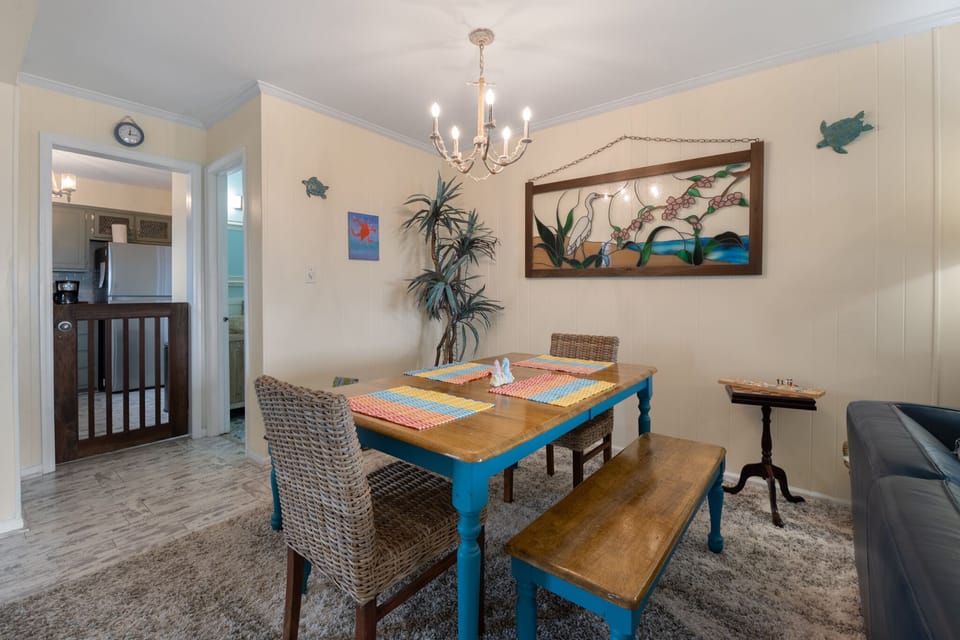 VI3: The Mermaid Lounge | Bottom Level Dining Area