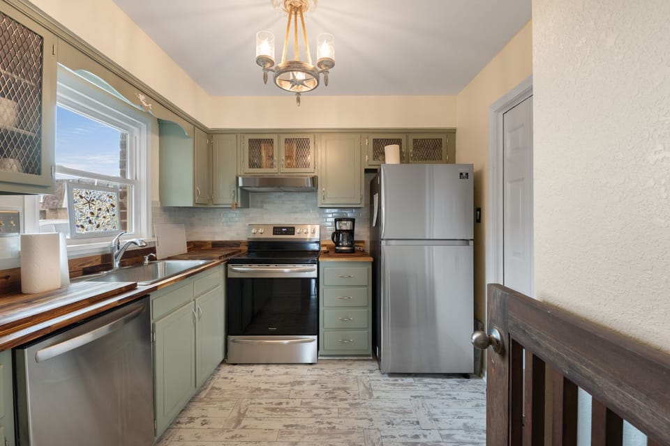 VI3: The Mermaid Lounge | Bottom Level Kitchen