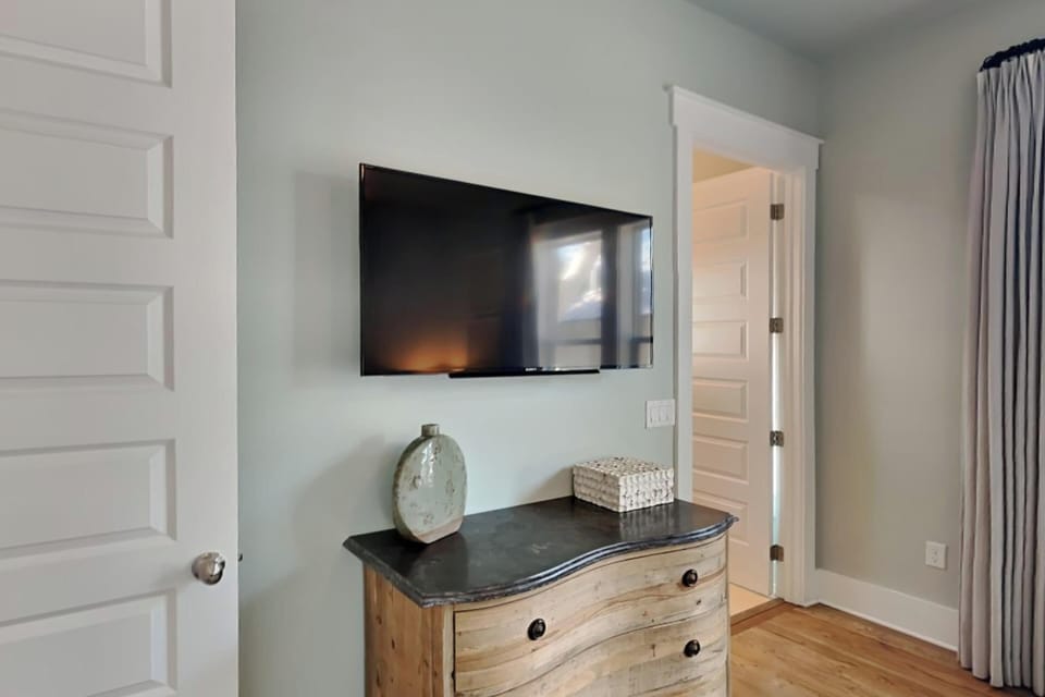 Second Bedroom - Smart TV