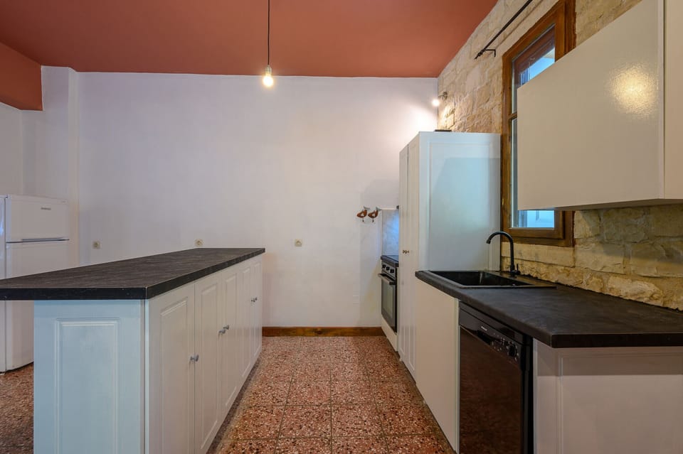 Serene area villa,Private pool,Mountains,Near taverns