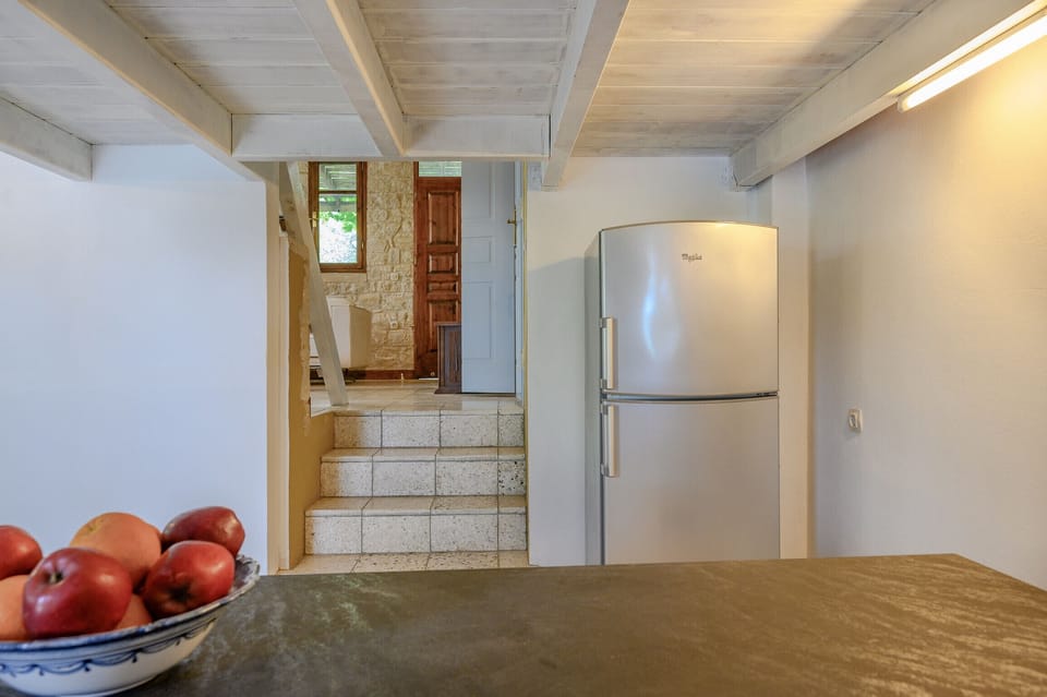 Serene area villa,Private pool,Mountains,Near taverns