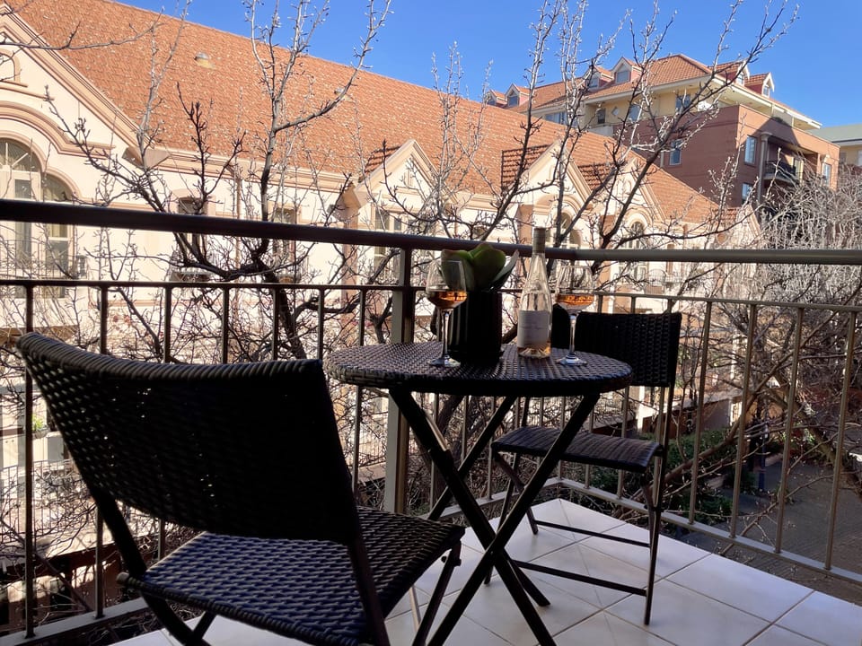 Enjoy a glass of wine on the balcony while watching the changing seasons.