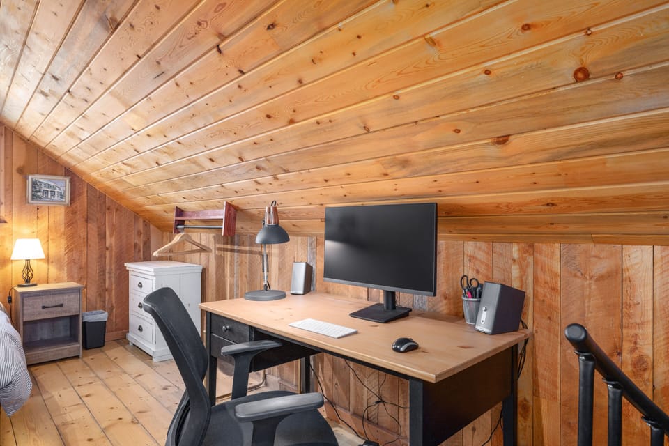 The home office and desk. Great place to work from home! 