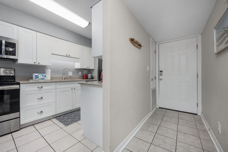 Entry to Kitchen