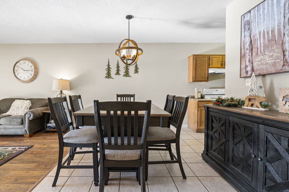 Dining area for 6.
