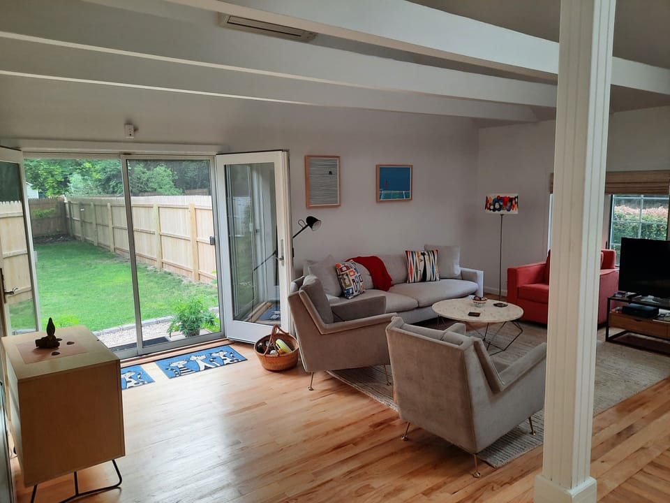 screened double doors to outside