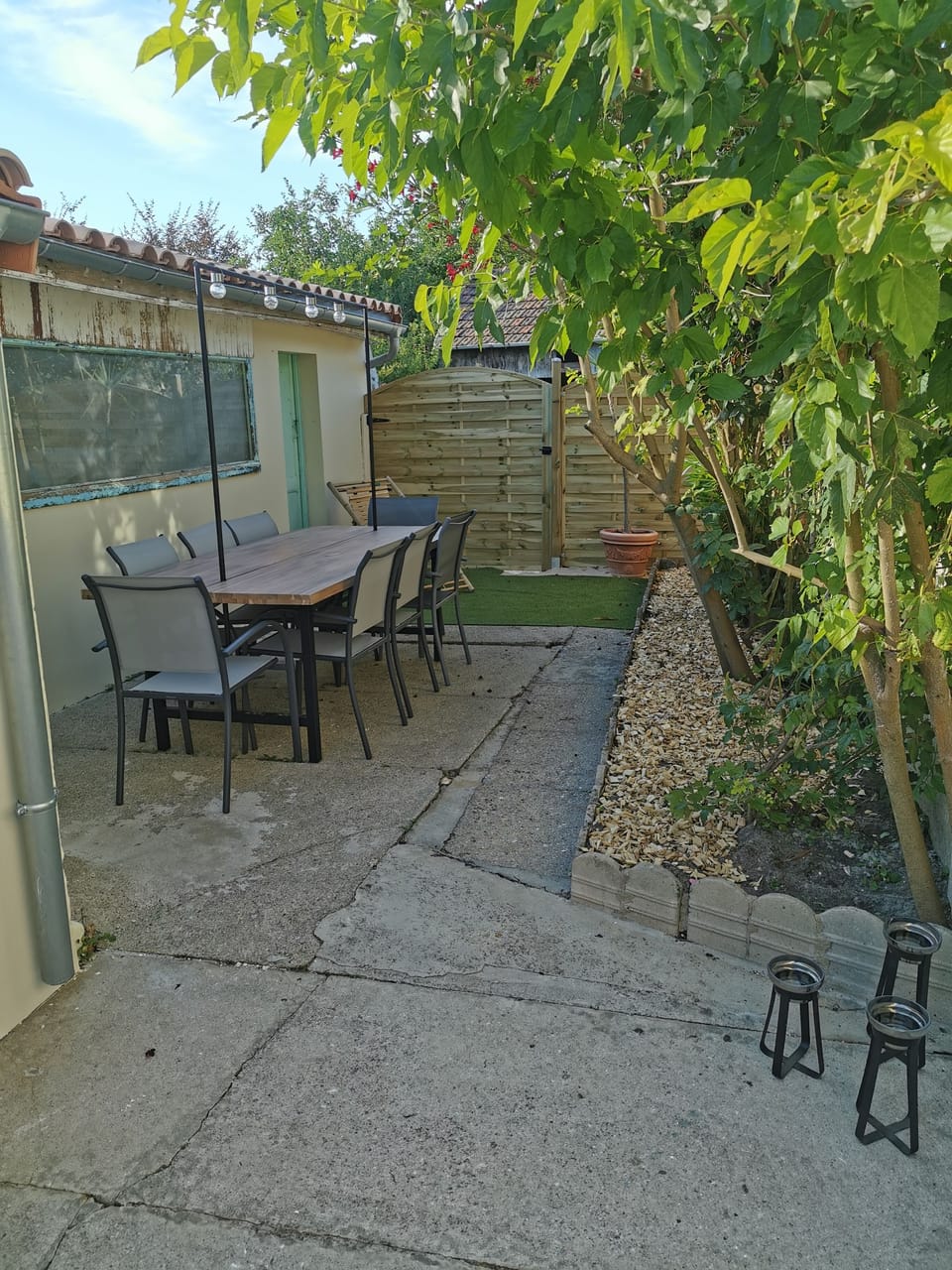 Outdoor dining