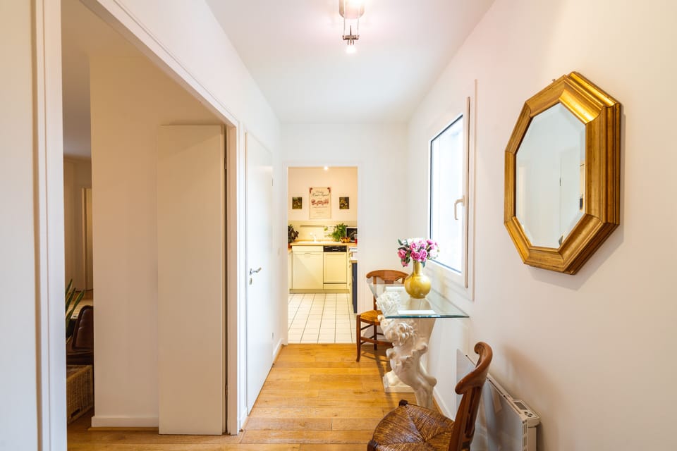 Bright & Airy Foyer