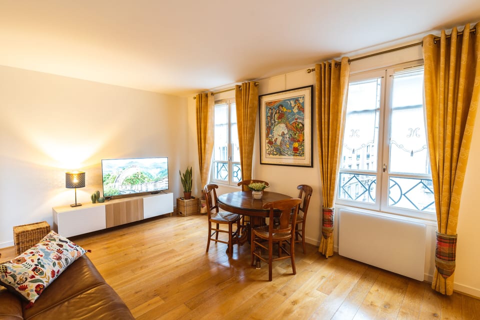 Modern Amenities, Elegant Furnishings