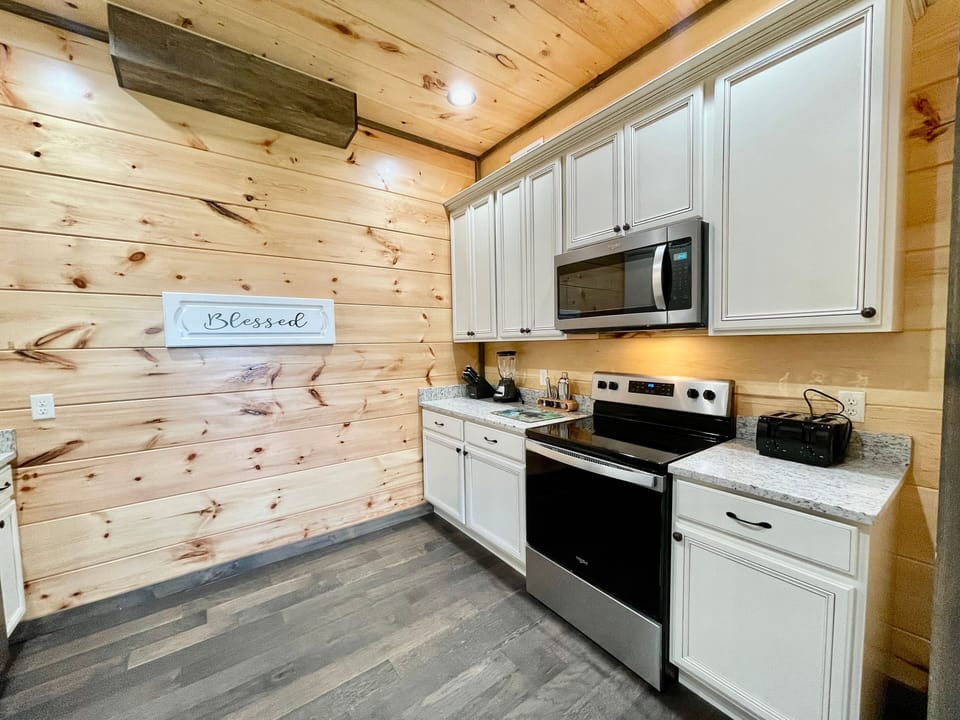 Indoors, Appliance, Microwave, Oven, Hardwood