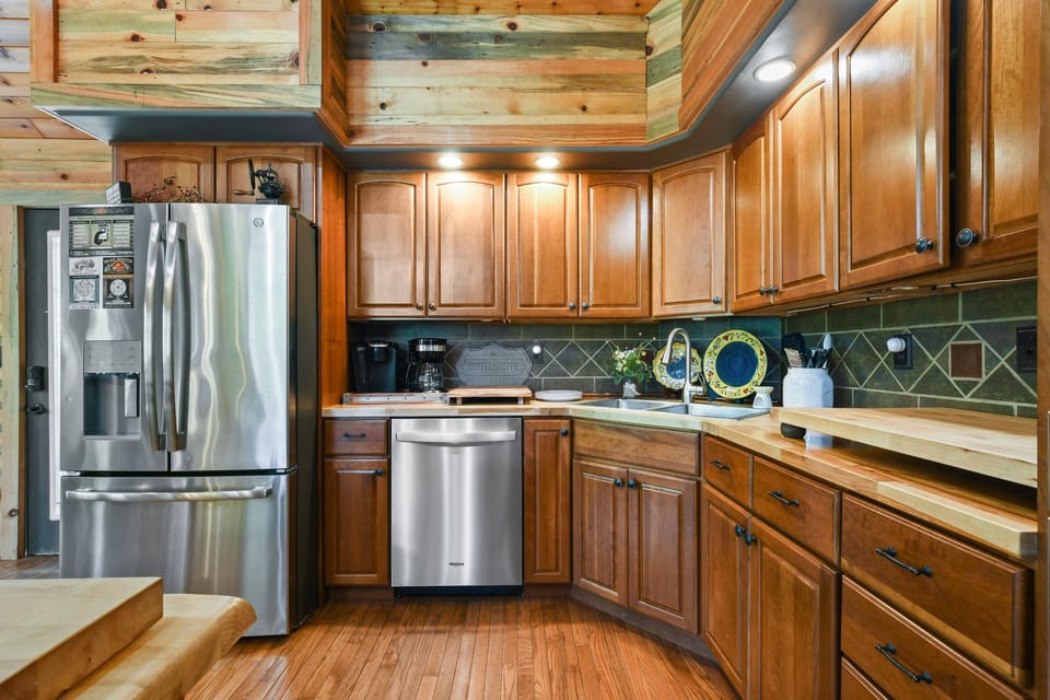 Indoors, Hardwood, Refrigerator, Kitchen, Plate