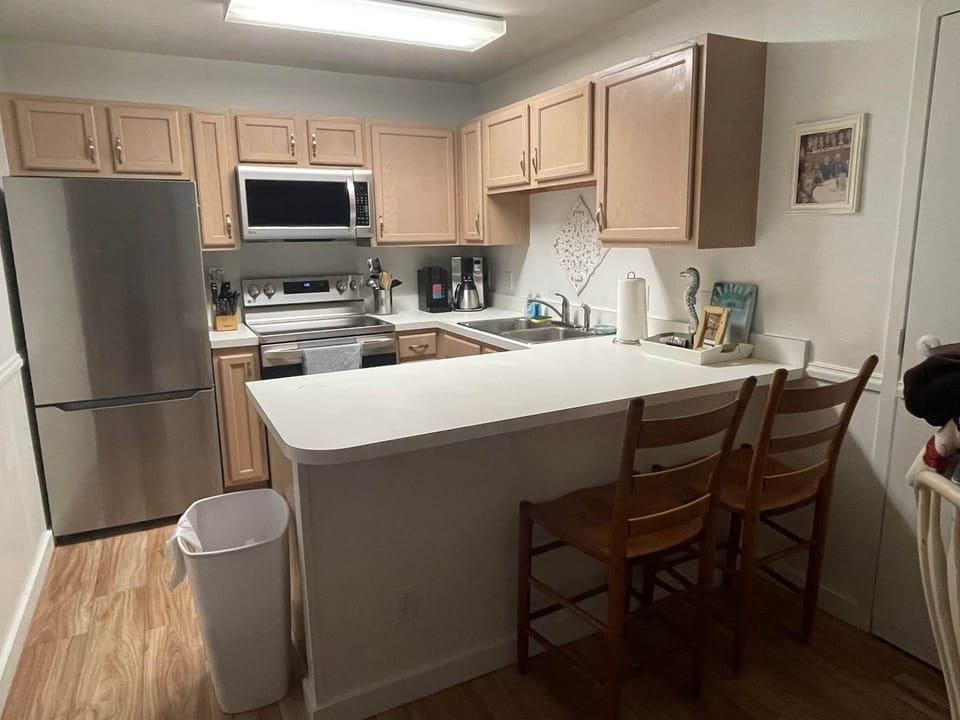 Fully equipped kitchen with new appliances