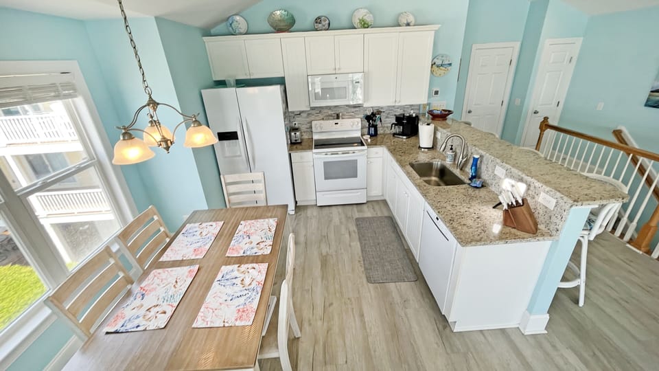 Kitchen  area with everything the chef needs!