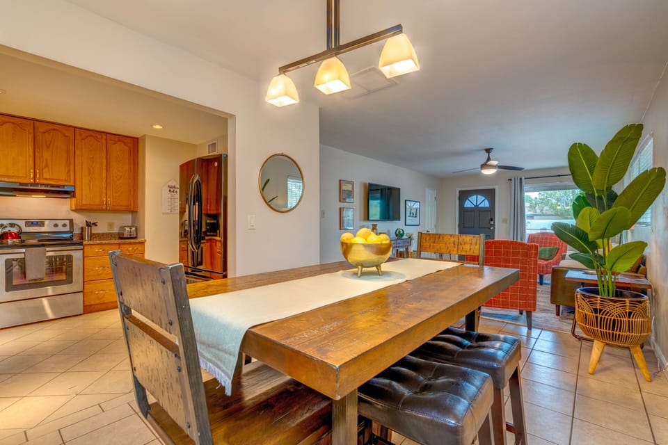 Dining Room looking into Kitchen