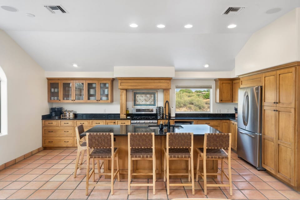 Fully Stocked Kitchen with Ice Maker, Air Fryer, Blender and Coffee Machine