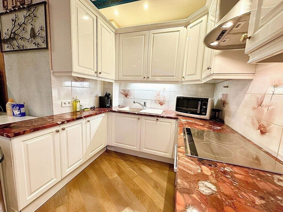 Kitchenette image 2