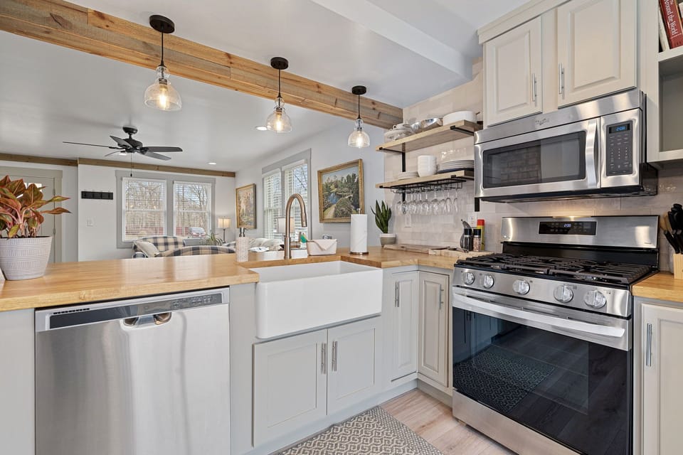 Fully equipped kitchen.