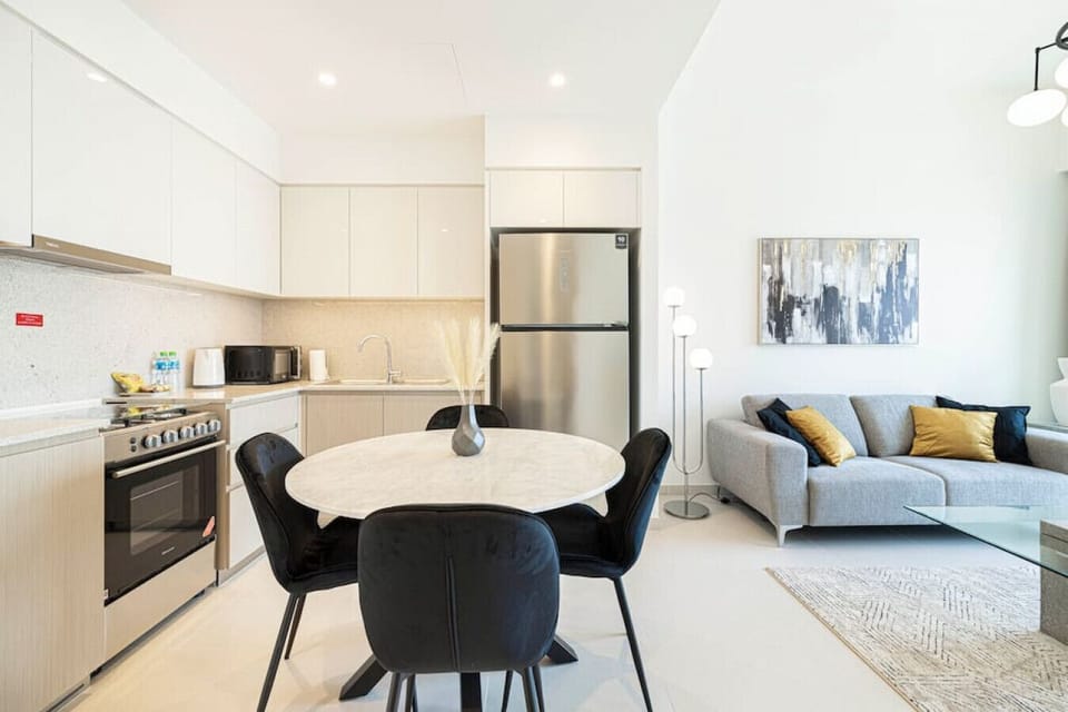 Expansive Kitchen, Stylish Dining for Four