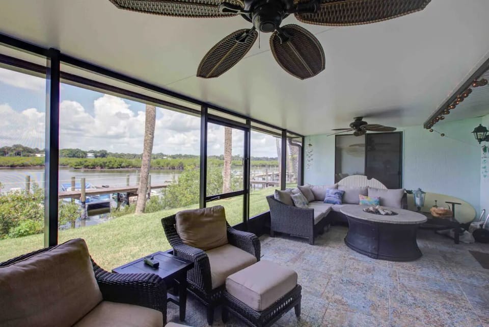 Screen room on water overlooking Dock