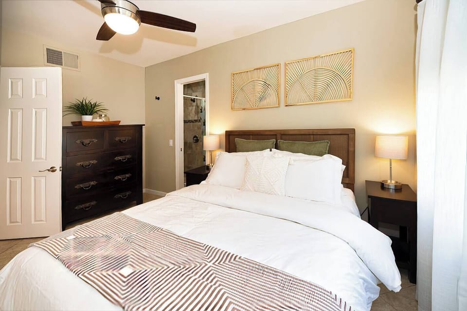 GUEST Room with Queen bed