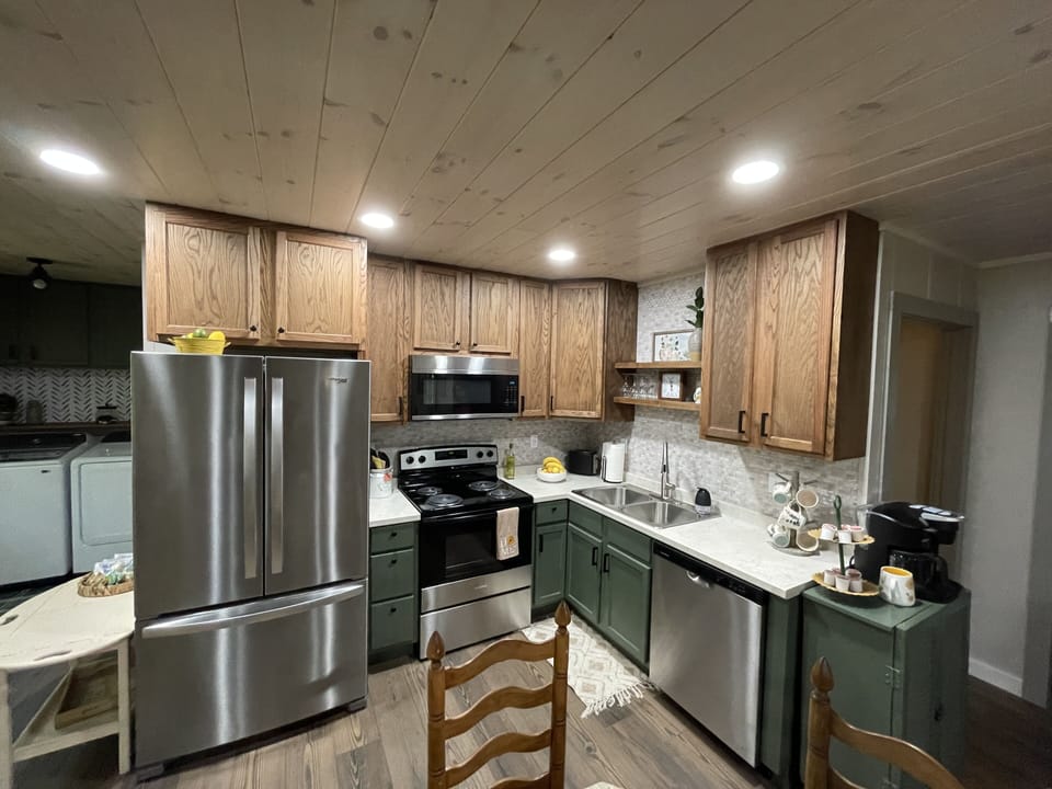 Fully equipped w/ blender, waffle iron, crockpot, griddle, hand mixer, and more