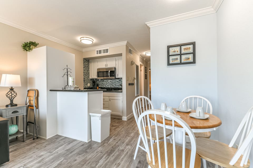 BREAKFAST BAR WITH ADDITIONAL SEATING