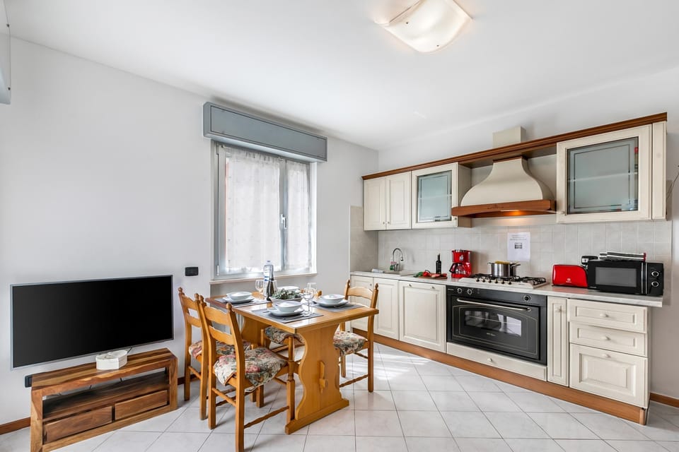 Kitchen and dining area