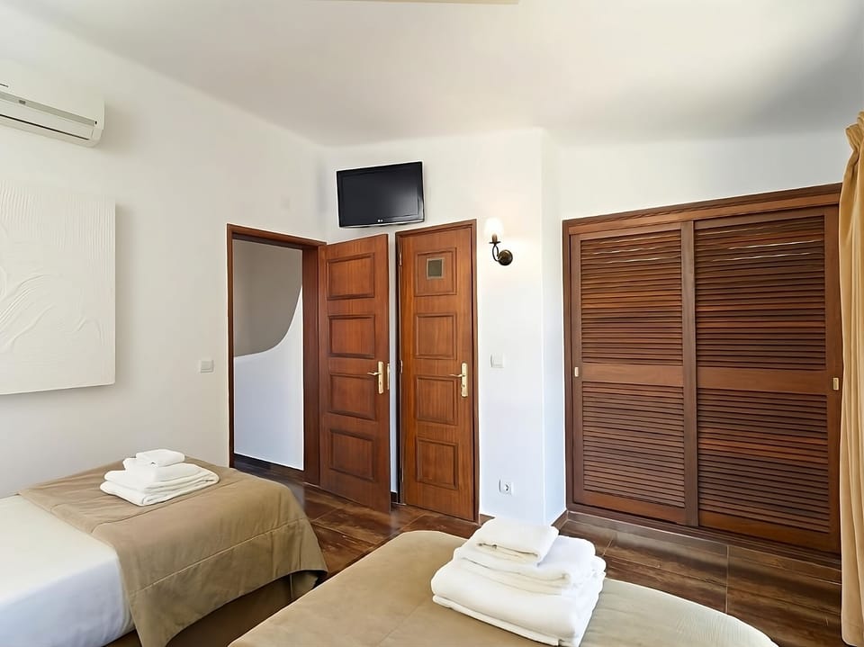 Comfortable Unit with Twin beds