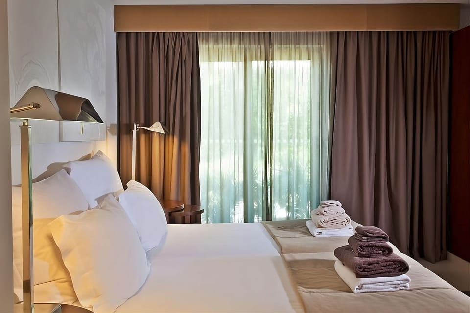 Comfortable Unit with 2 single beds