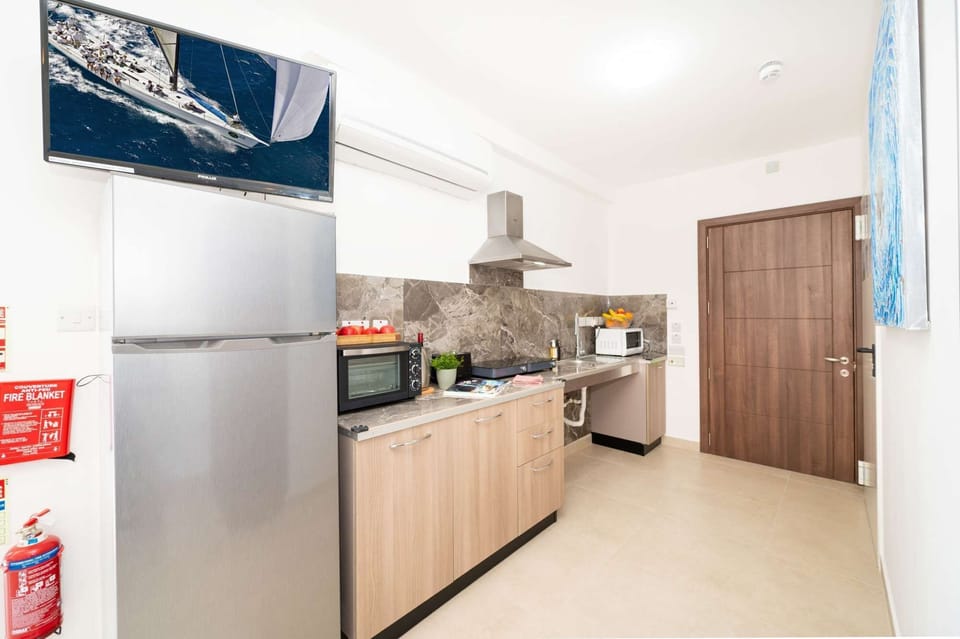 Kitchenette and TV