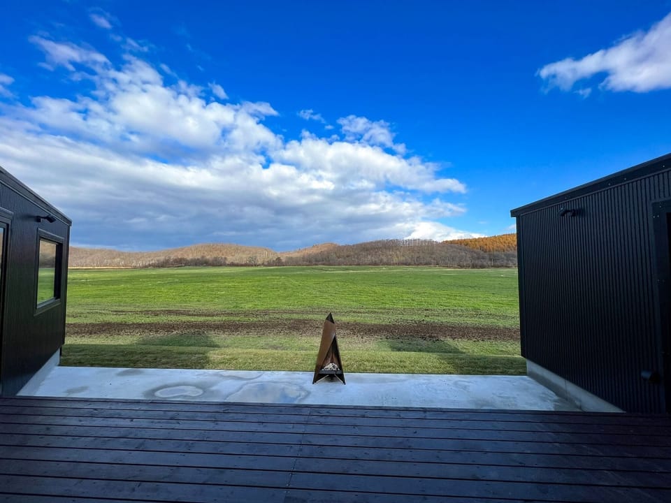 ・[Building A / Scenery] The magnificent plains of eastern Hokkaido and the rich natural scenery of many farms