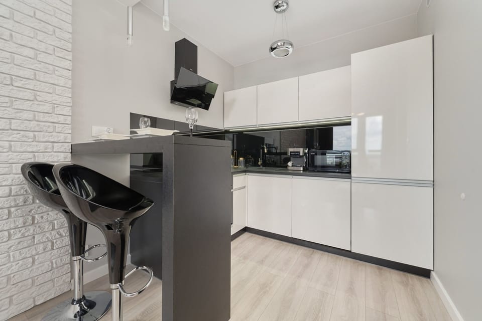 Kitchenette with plenty of kitchen utensils and dishes. 