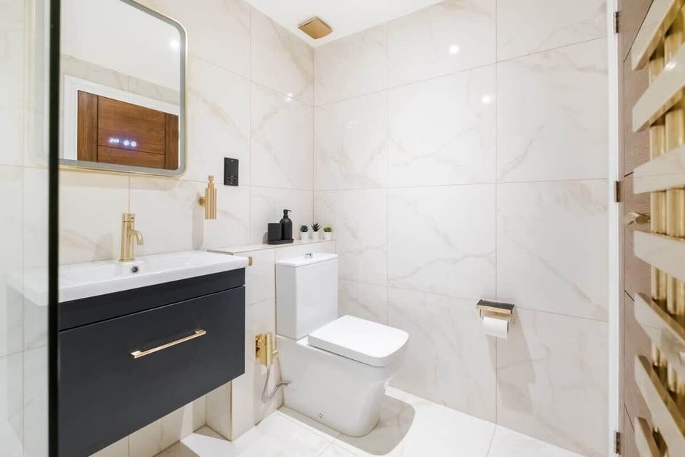 Full Bathroom | The luxurious bathroom is equipped with all essential soaps and towels. Enjoy enhanced hygiene with the built-in toilet bidet, ensuring optimal cleanliness and comfort.