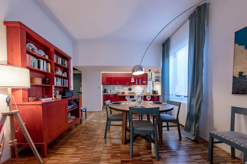 Living area and kitchen (2)