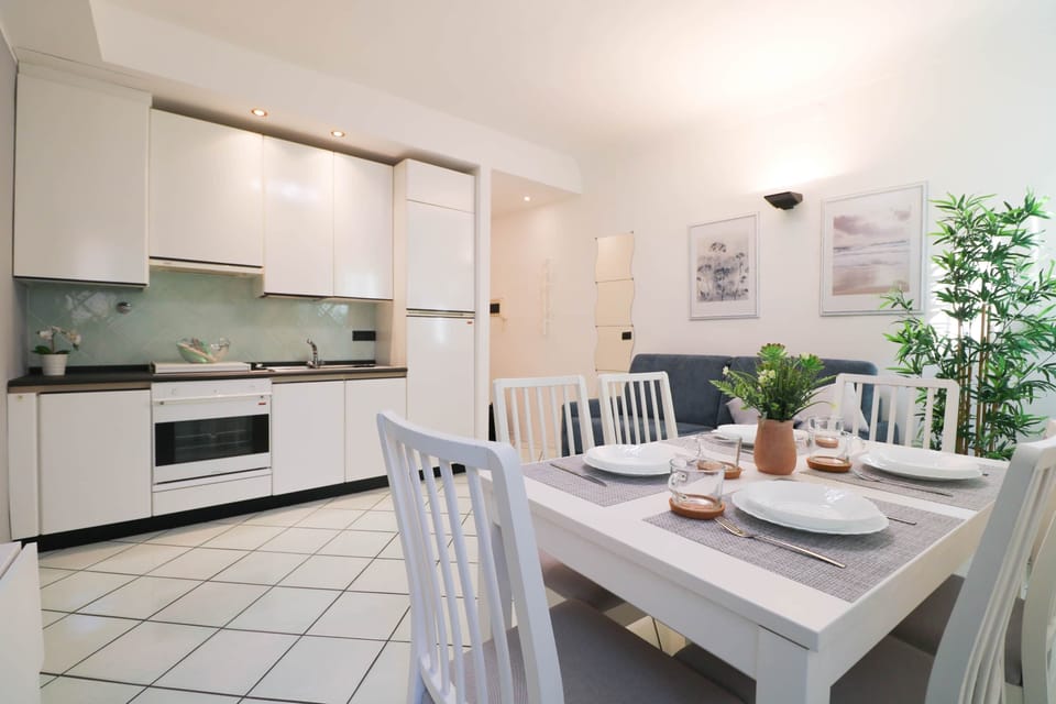 Kitchen and dining table
