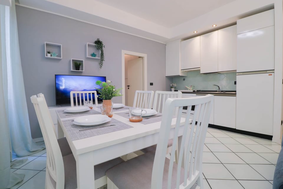 Kitchen and living area (2)