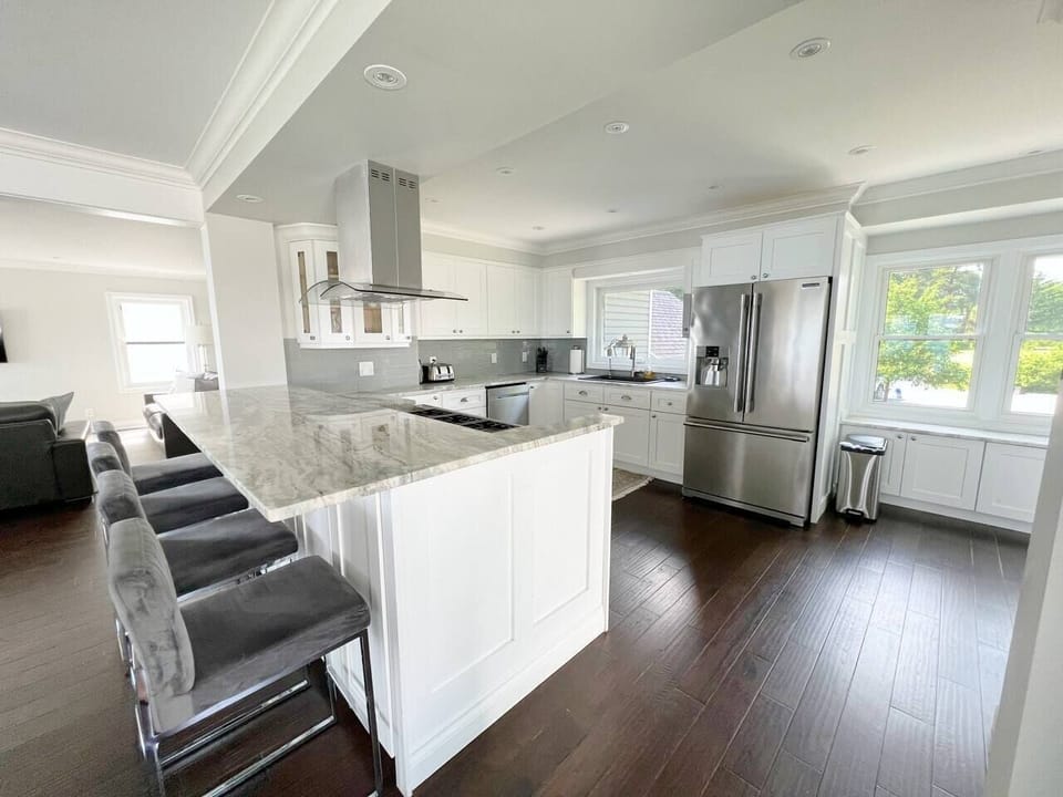 The natural light in this kitchen is everything! 