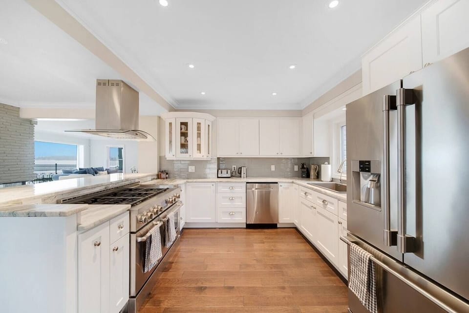 Enjoy our chef's kitchen! This space gives you a reason to stay in