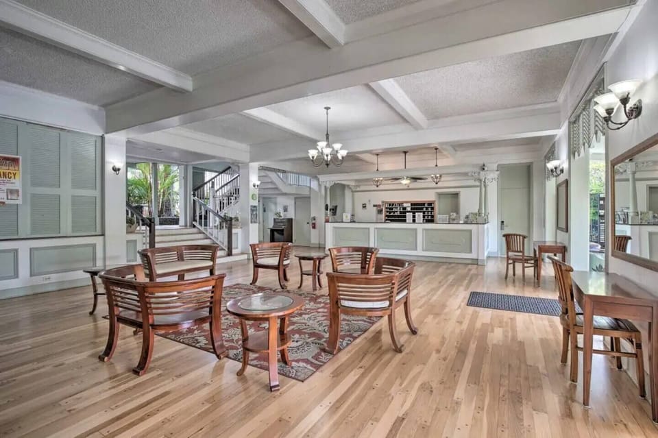 Lobby of the Kona Islander Inn