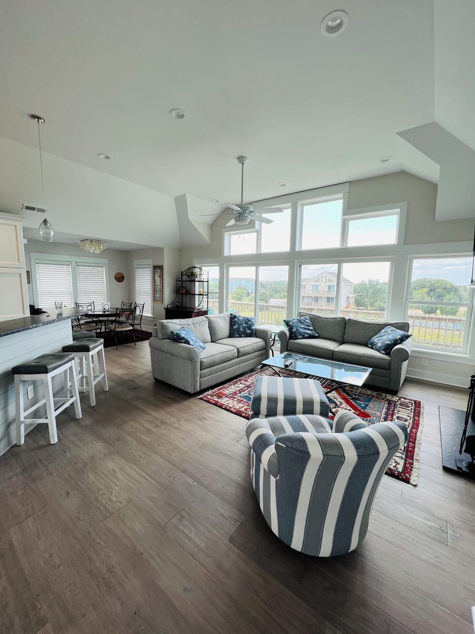 Open space living room with plenty of room to socialize