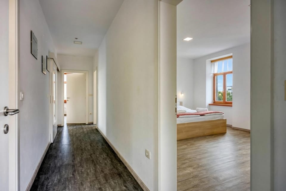 Common area (corridors, hall)