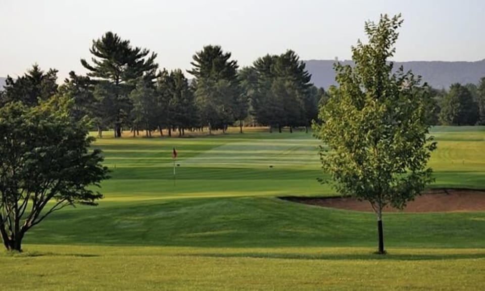 Bethlehem Golf Club - 2.7 miles from the property