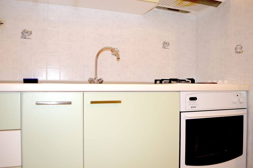 Kitchen 2