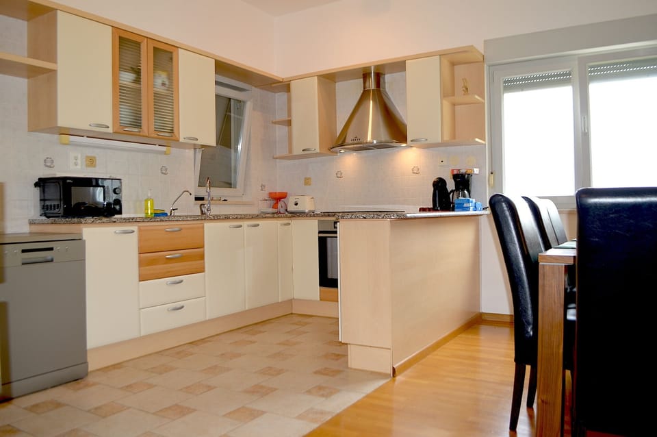 Kitchen 1