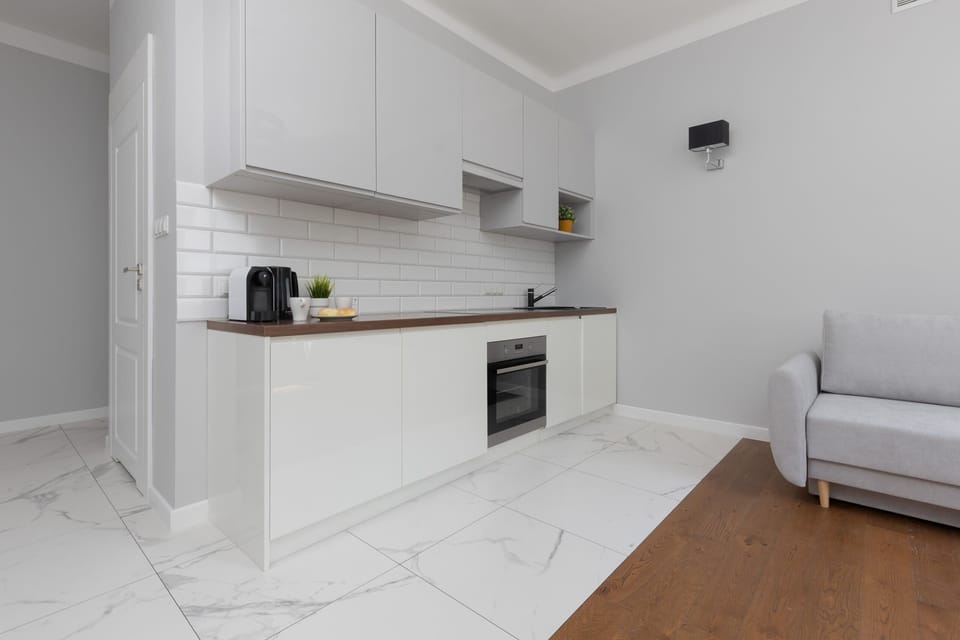Fully equipped kitchenette. 