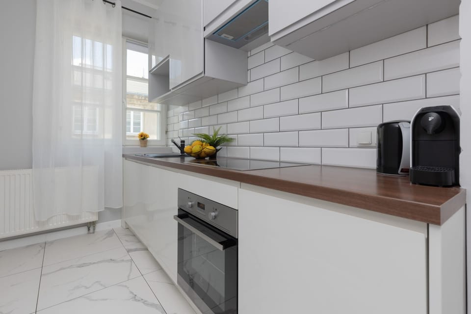 Modern, fully equipped kitchenette. 