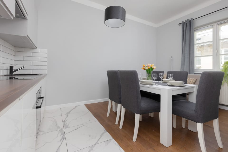 Modern, fully equipped kitchenette. 