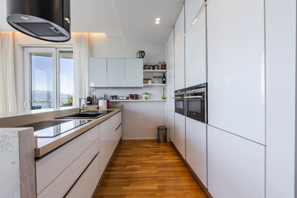 Fully equipped modern kitchen with built-in oven and appliances in this luxury villa in Shirokë.
