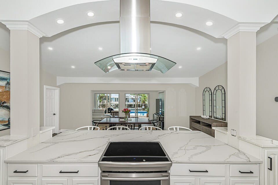Plenty of counter space, with sitting for 4.