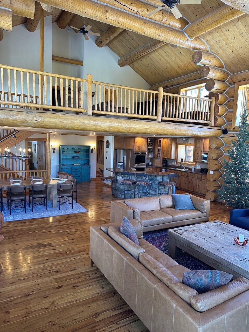 Classic log cabin in the mountains feel